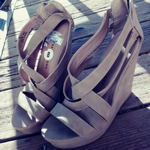 Taupe Chinese Laundry Wedges - Picture 2 of 3